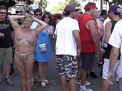ऑस्ट्रेलियाई चूत में वीर्य और बीएफ सेक्सी मूवी वीडियो में पेशाब